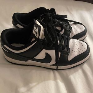 Black and white dunks nike panda W 8.5